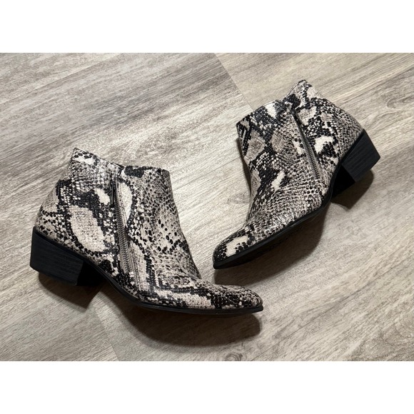 Unionbay snakeskin women's booties size‎ 8.5 - Picture 1 of 6